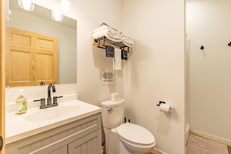 One-Bedroom Holiday Home image 4