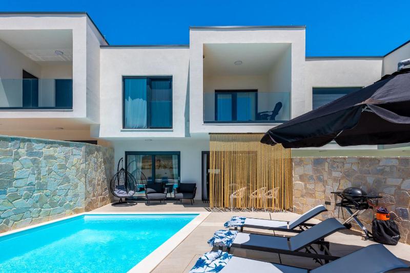 Villa Navy Lemon - image 1