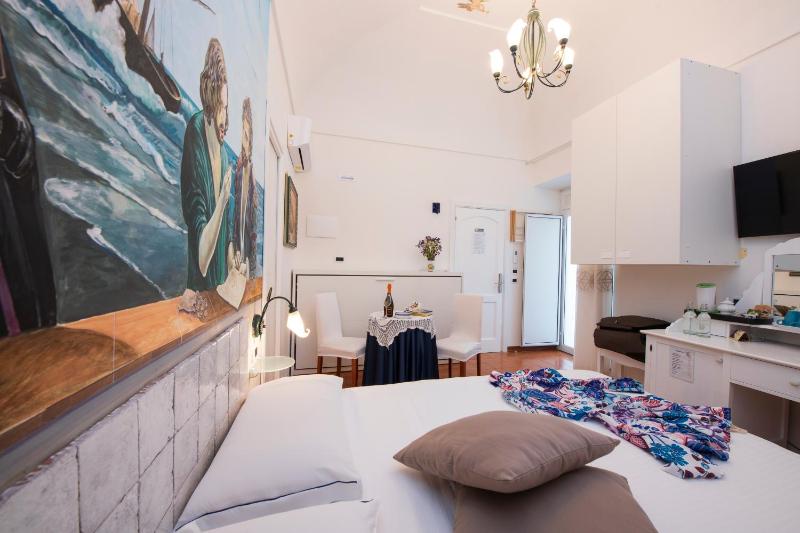 Hotel Antica Repubblica in the historical center 2 minutes awayat 170mt from the Sea - image 12