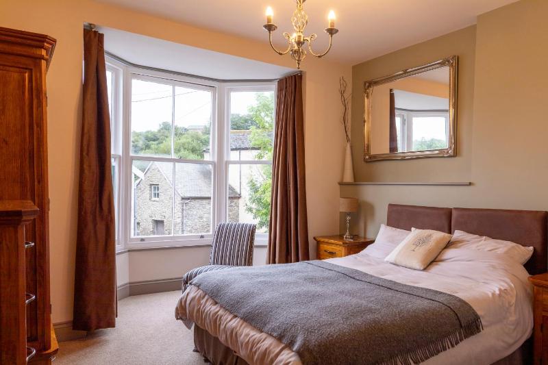Large Double or Twin Room with View image 4