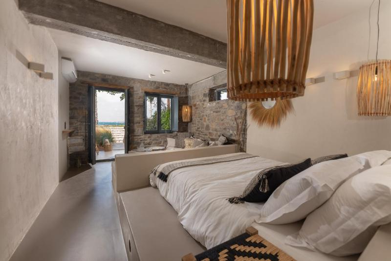 Seesoo Paros Beachfront Luxury Hideaway - image 25