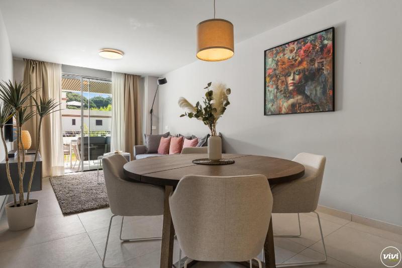 ViVi Homes - Cosy Beach Pool Gym & Beach - image 34