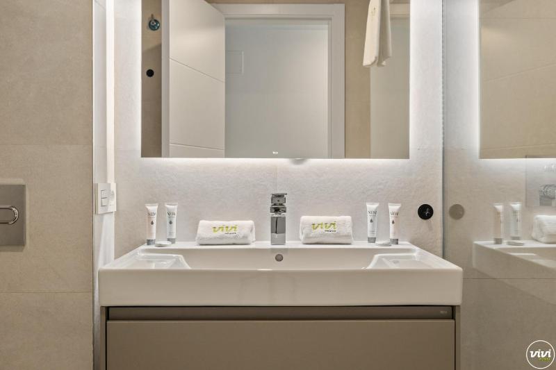 ViVi Homes - Cosy Beach Pool Gym & Beach - image 9