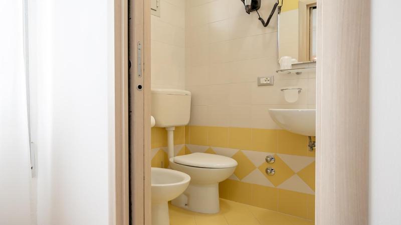 Single Room image 2