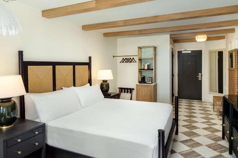 King Room with Pool View and Walkout Access image 4