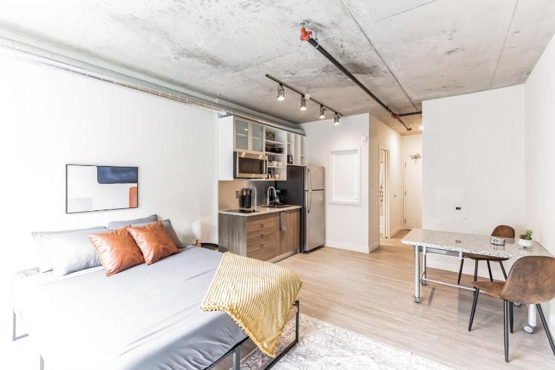Studio apartment with prime location - image 10