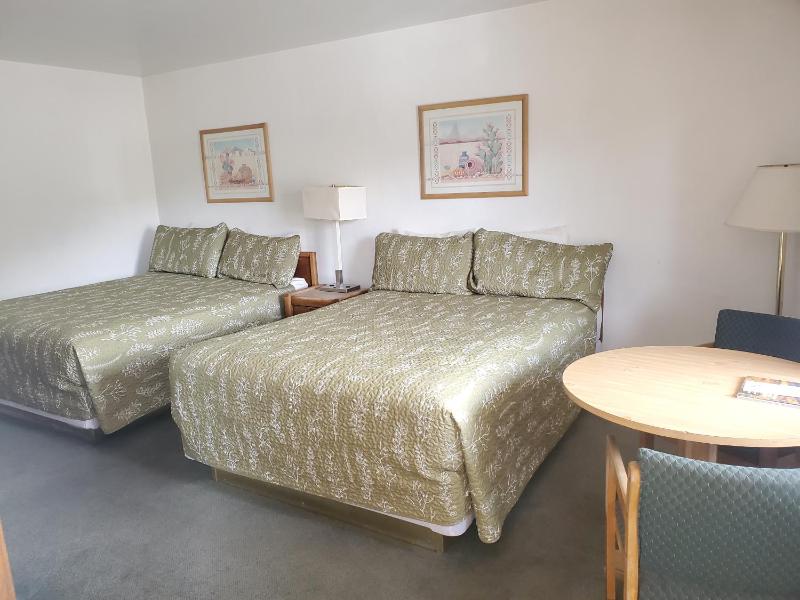 Queen Room with Two Queen Beds image 4