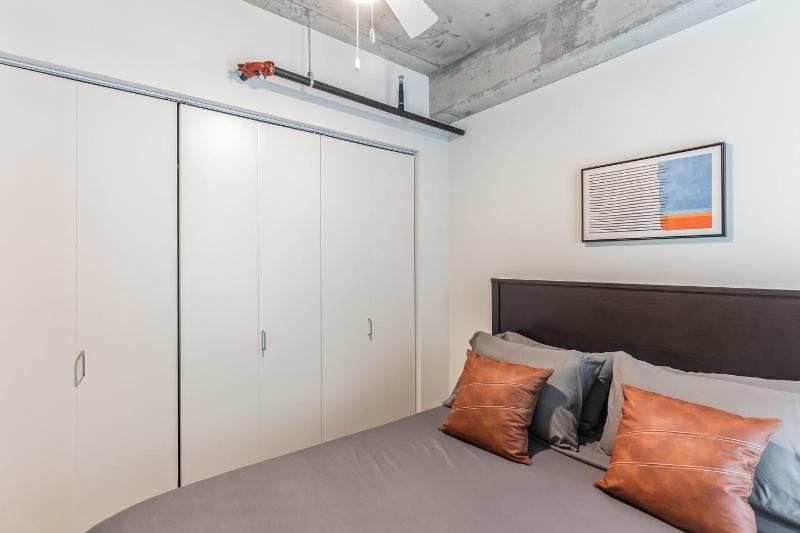 Sleek downtown Cleveland apartment - image 9