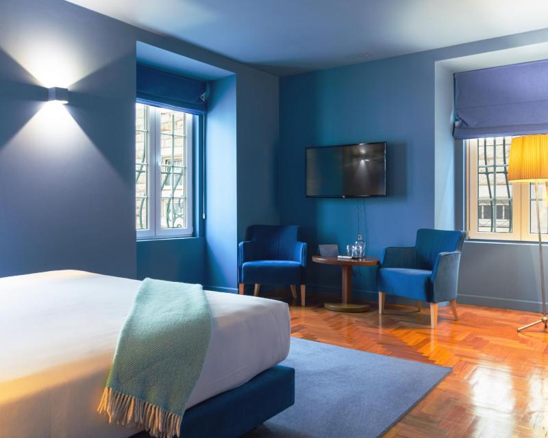 Deluxe Double Room with City View image 3