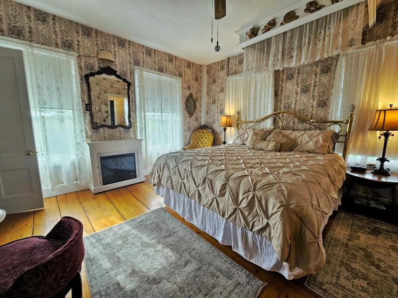 Double Room with Mountain View image 3
