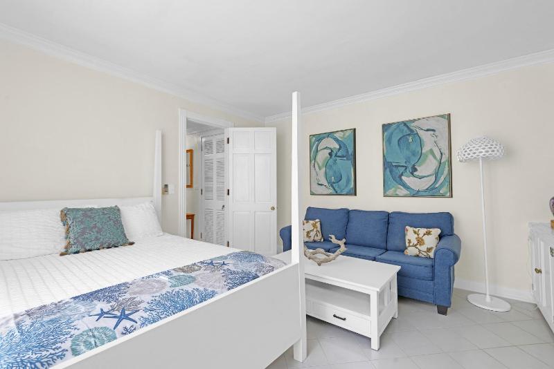 Wave Song - Stunning apartment on beach with pool - image 14