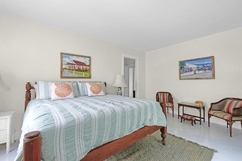 Wave Song - Stunning apartment on beach with pool - image 15