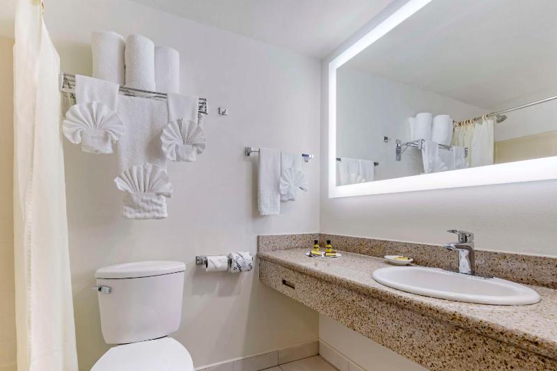King Room - Non-Smoking image 2