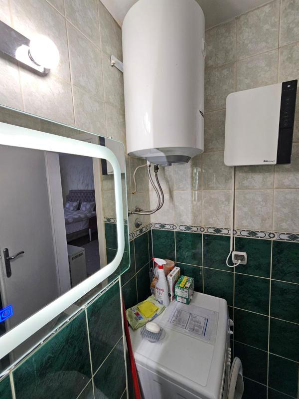 Modern apartment - quiet street - image 12