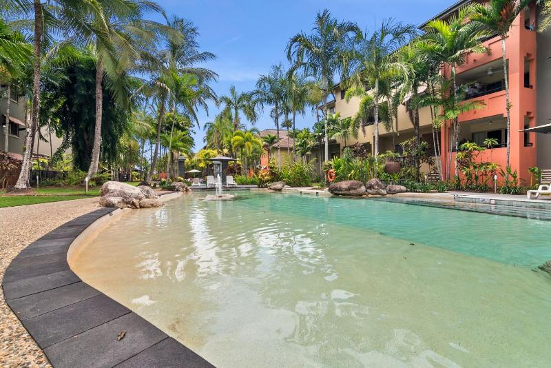 Tropical Gardens - Resort 9 Pools free parking - image 13
