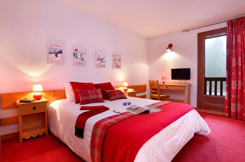 Standard Double Room with Balcony image 2