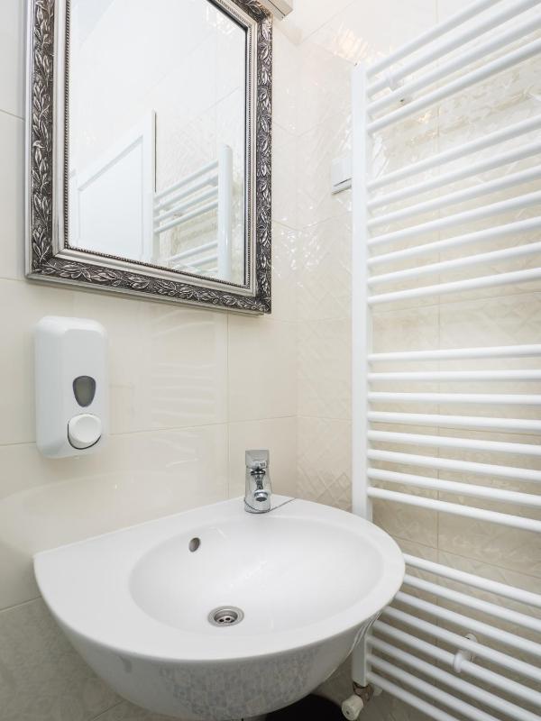 Twin Room image 2