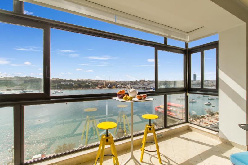 A Magnificent Sunny Seafront Apart Sliema - Happy Rentals - image 1