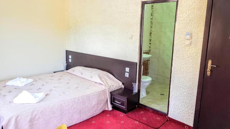 Single Room image 4