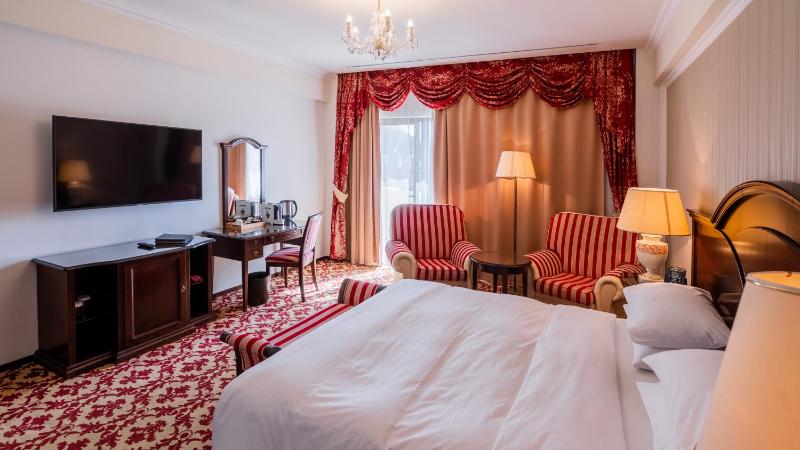 King Guest Room image 4