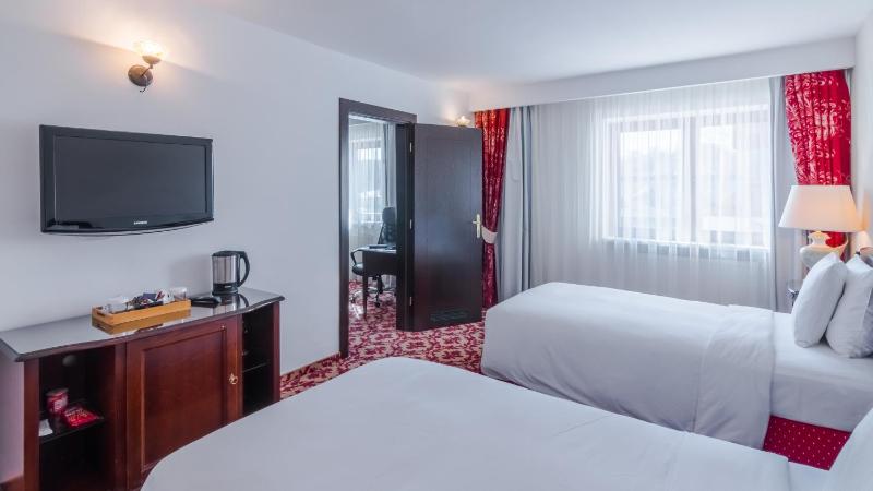 Royal Family Suite image 2