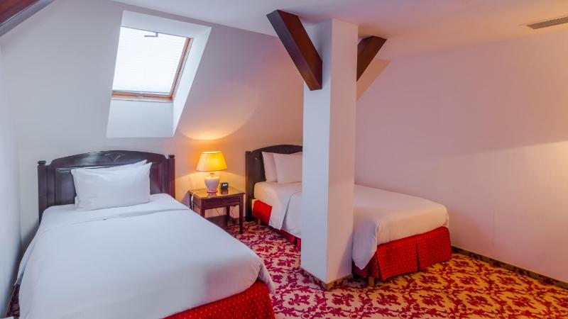 Royal Family Suite image 4