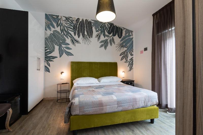 Double Room image 4