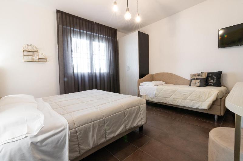 Triple Room image 3