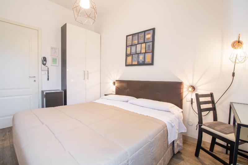 Economy Double Room image 4
