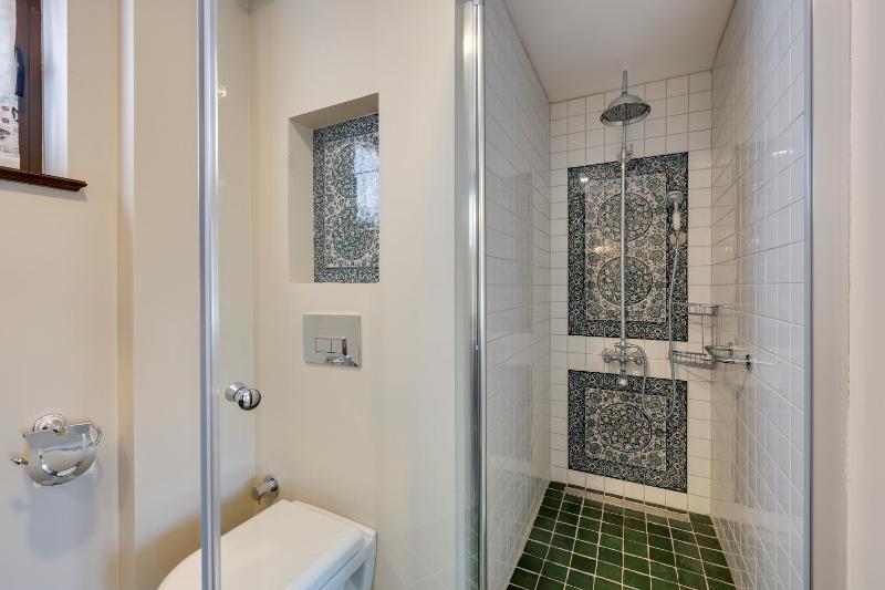 Deluxe Double or Twin Room with City View image 4