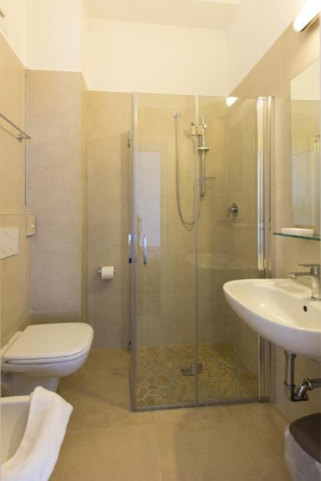 Double or Twin Room with Garden View image 3