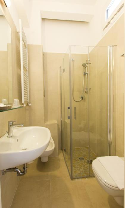 Economy Double Room image 2