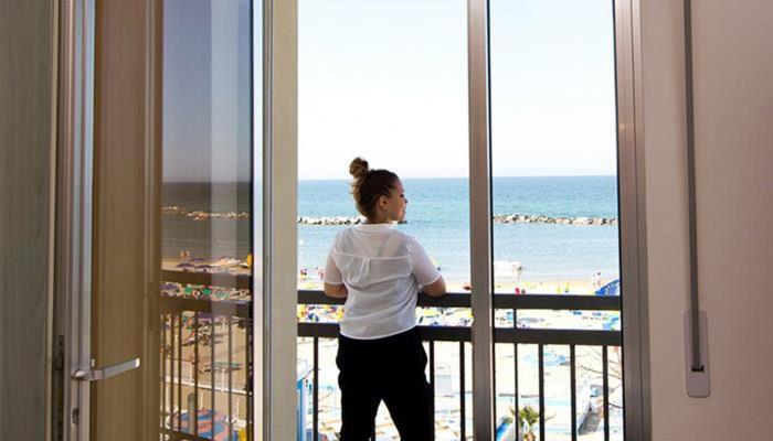 Deluxe Double or Twin Room with Sea View image 4