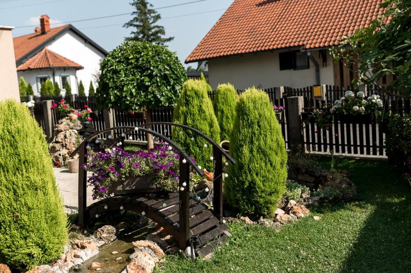 Deluxe Double Room with Balcony image 4