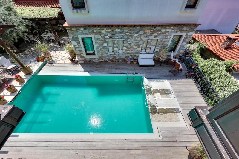 Superior Double or Twin Room with Pool View image 3