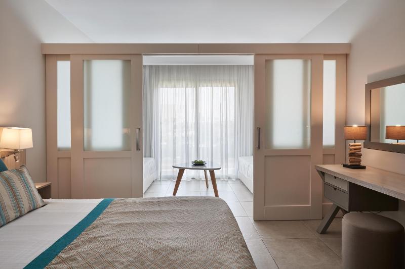 Family Room Sliding Doors Inland View image 4