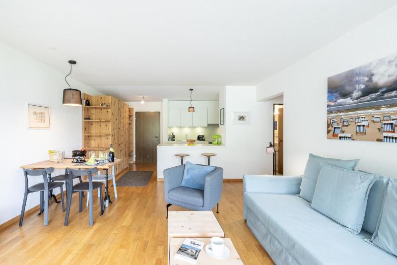 Apartment with Mountain View image 1