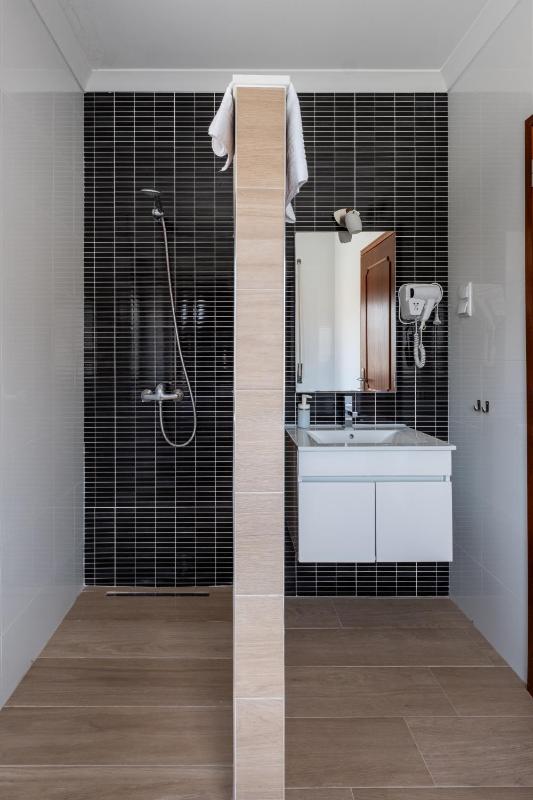 Double Room with Balcony image 2