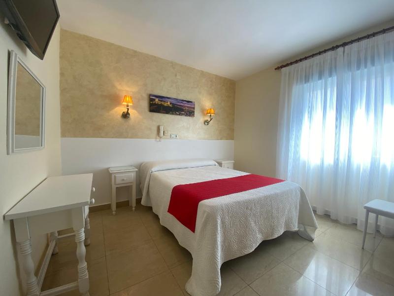 Double or Twin Room image 2
