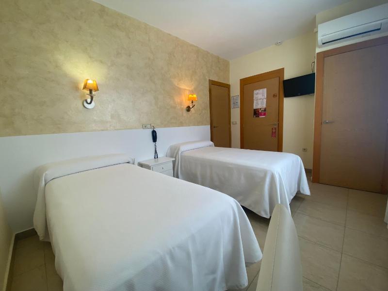 Double or Twin Room image 4