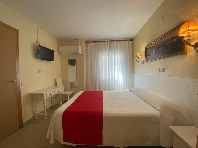 Double or Twin Room image 3