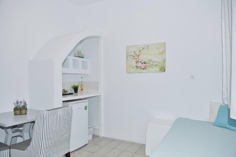 Superior Double Room with Caldera View image 4