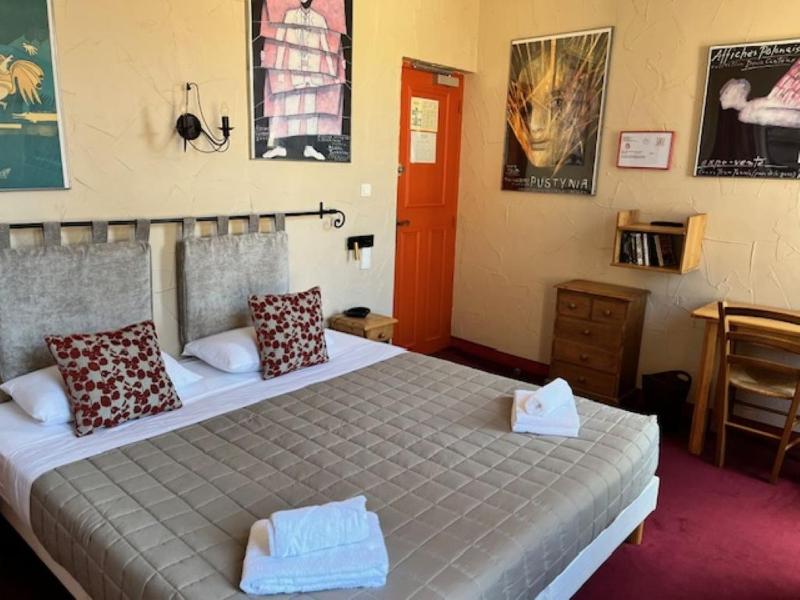 Superior King Room image 3