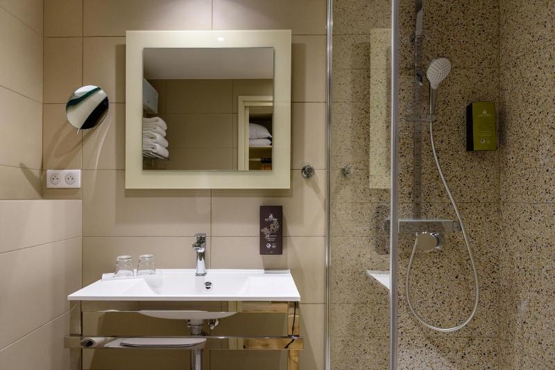 Two-Bedroom Suite with Terrace and Two Bathrooms image 4