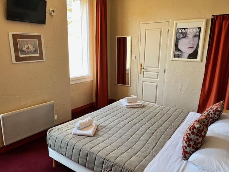 Superior King Room image 4