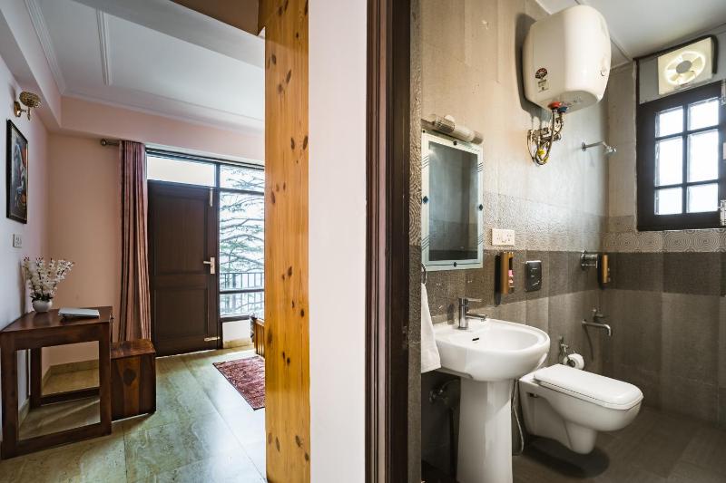The Sunset Abode 4BR With Valley Views - image 4