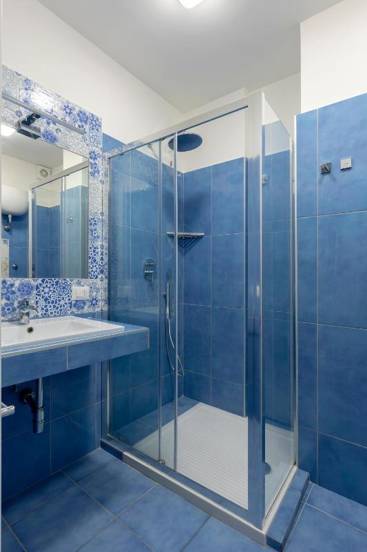 Deluxe Double or Twin Room with Balcony and City View image 4