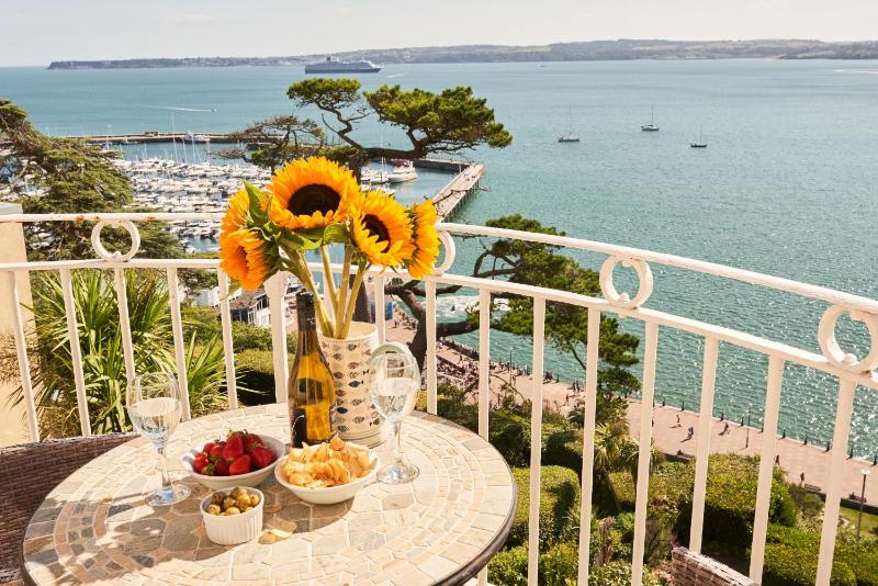 Bayfort Sea Studio - Comfortable Couples Retreat with Stunning Coastal Views Images