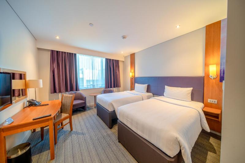 Twin Room - Non Smoking - FREE Airport Shuttle & Yas Island drop off image 4