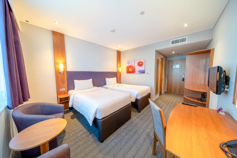 Twin Room - Non Smoking - FREE Airport Shuttle & Yas Island drop off image 3